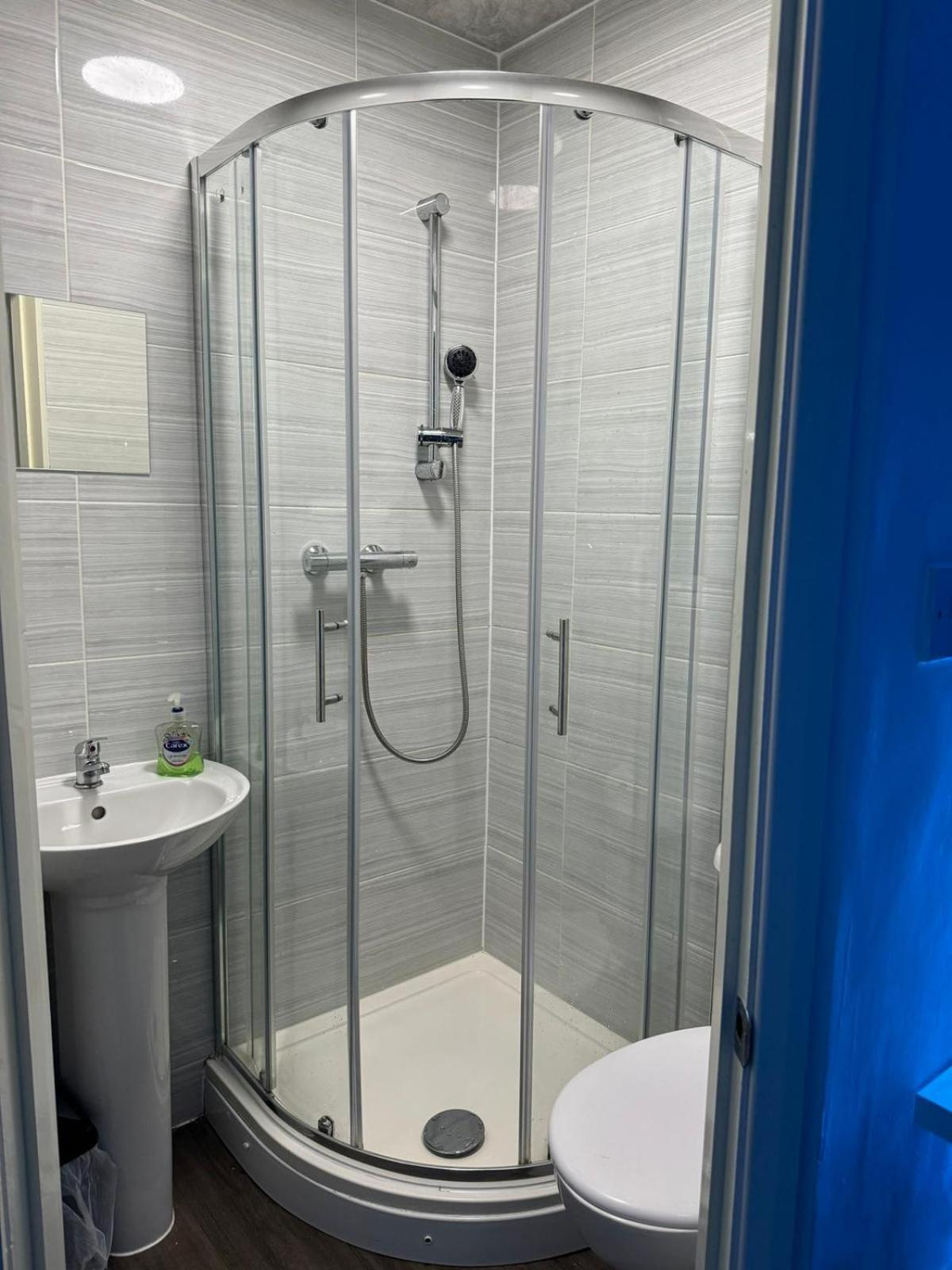 Deluxe Ensuite Double Room With Ensuite 考文垂 外观 照片
