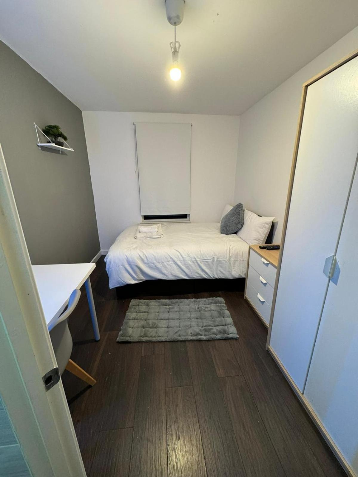Deluxe Ensuite Double Room With Ensuite 考文垂 外观 照片